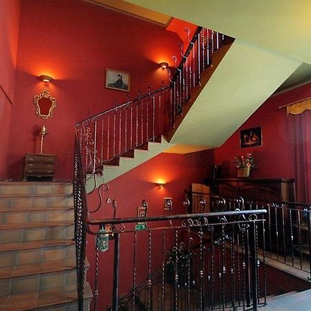 卡特里娜公寓式酒店 Ostrzeszów 外观 照片