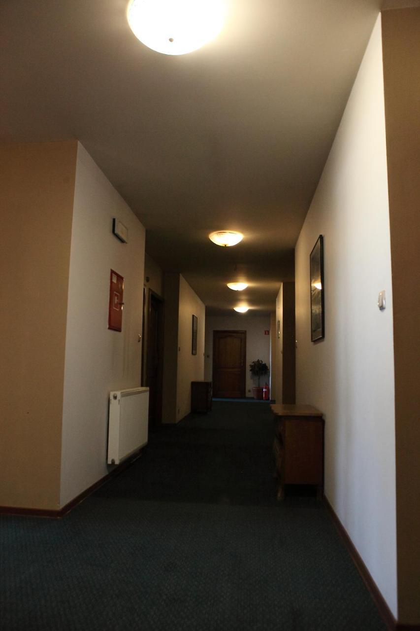 卡特里娜公寓式酒店 Ostrzeszów 外观 照片
