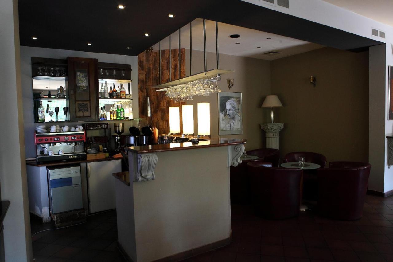 卡特里娜公寓式酒店 Ostrzeszów 外观 照片