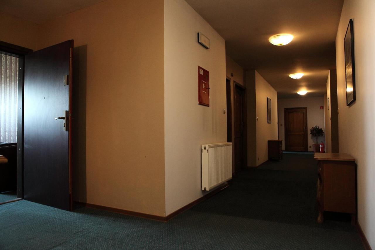 卡特里娜公寓式酒店 Ostrzeszów 外观 照片