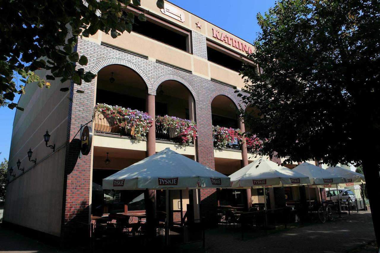 卡特里娜公寓式酒店 Ostrzeszów 外观 照片